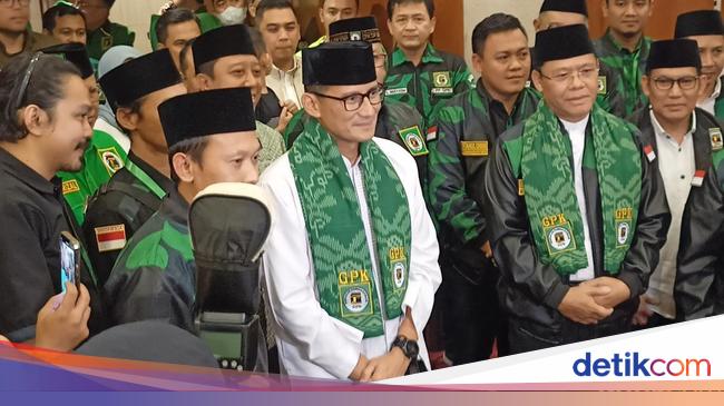 Sandiaga Didampingi Mardiono Hadiri Rapimnas GPK, Dipakaikan Serban Hijau