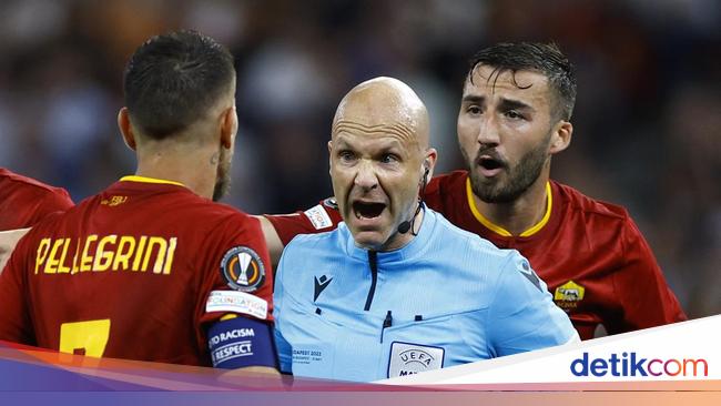 3 Keputusan 'Kontroversial' Anthony Taylor, Bikin Mourinho Ngamuk?