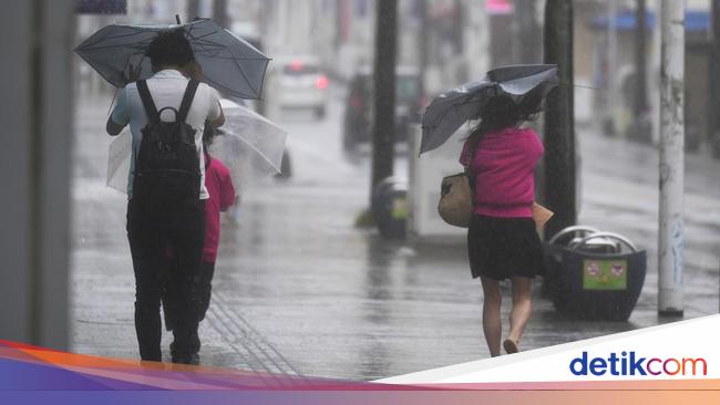 Topan Khanun Terjang Jepang, Penerbangan Dibatalkan-Pabrik Tutup