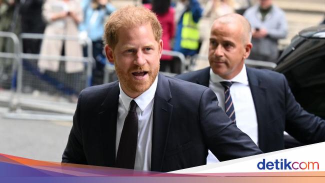 Pangeran Harry Tiba di London Usai Raja Charles III Diumumkan Idap Kanker