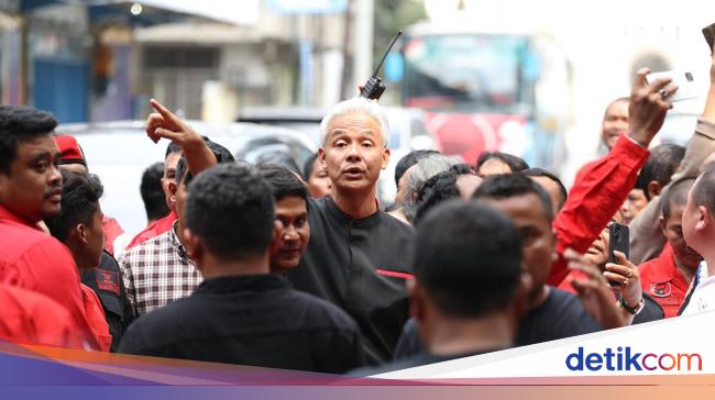 Momen Ganjar Semobil dengan Bobby Menantu Jokowi di Medan