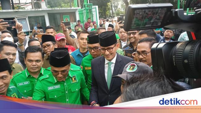 Sandiaga Berdasi Hijau ke Markas PPP Jelang Diresmikan Jadi Kader