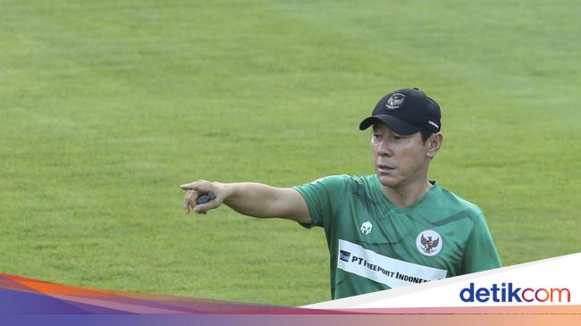 Indonesian National Team Coach Shin Tae-yong Furious with Referee’s Decision in AFF U-23 Cup Final