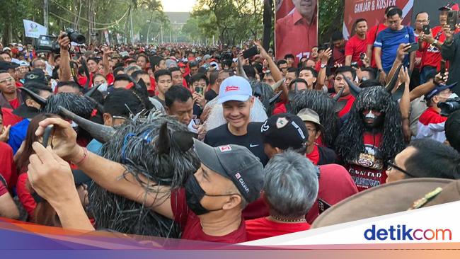 Olahraga Pagi Bareng Relawan di Bali, Ganjar Diteriaki 'Presiden'