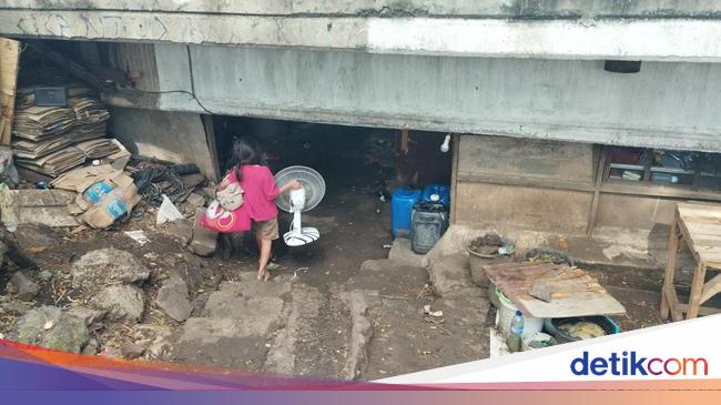 Kolong Tol Angke Akan Ditertibkan, Warga Ramai Datangi Kelurahan