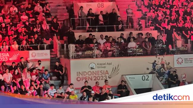 Jokowi Nonton Anthony Ginting di Semifinal Indonesia Open 2023