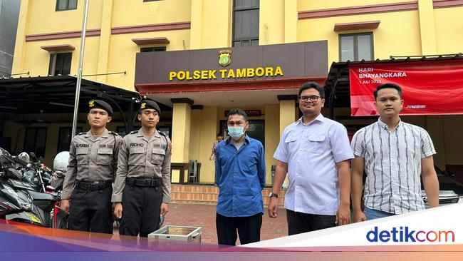 Pria Berkemeja Rapi Curi Kotak Amal di Jakbar, Dalihnya Butuh Makan