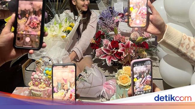 Boy William Ajak Ayu Ting Ting Makan Malam untuk Rayakan Ultah