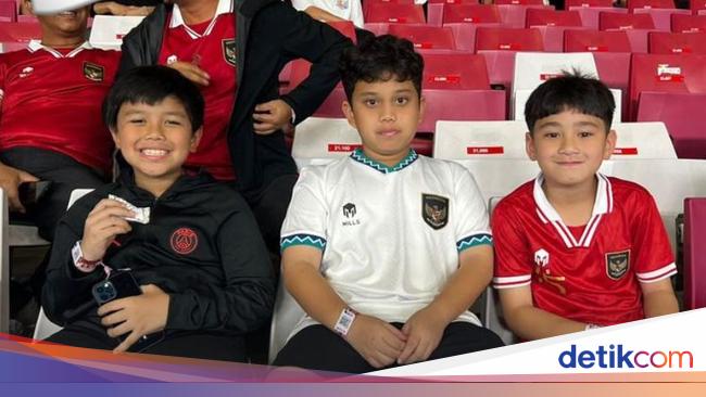 Batal Jadi Player Escort Kayak Jan Ethes, Rafathar Tersenyum di Bangku Tribun