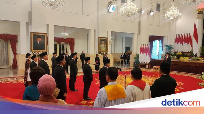 Jokowi Lantik 12 Dubes RI, Termasuk Jubir Kemlu Teuku Faizasyah