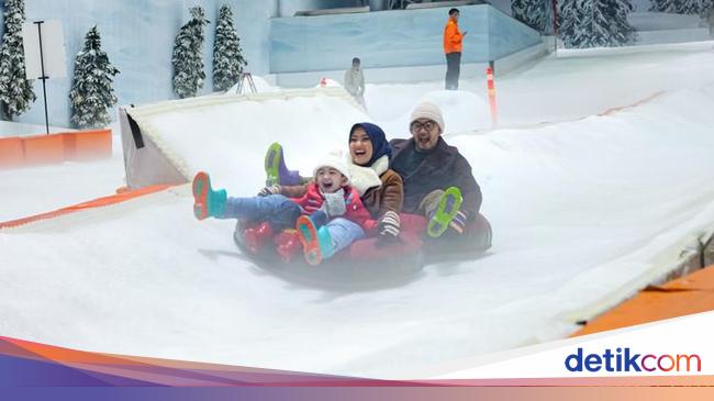 Nikmati Hematnya Main Salju Berempat di Trans Snow World Bekasi, Serbu Diskonnya!