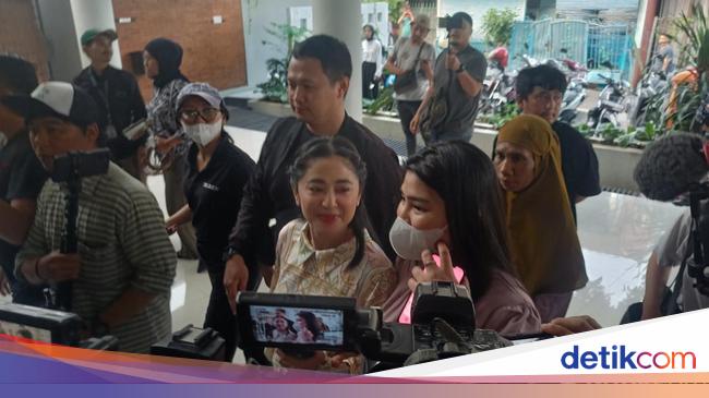 Dewi Perssik Disebut Kena Karma Sampai Meninggal Imbas Ribut dengan Pak RT