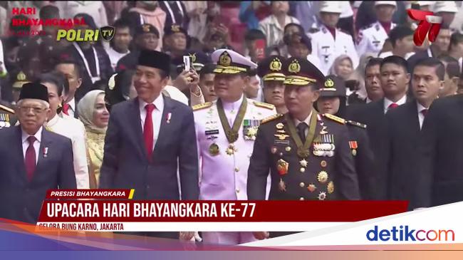 Upacara Hari Bhayangkara ke-77 di GBK Dimulai, Jokowi Jadi Irup