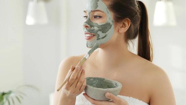 4 Rekomendasi Clay Mask Yang Ampuh Menyerap Kotoran Bikin Wajah Cerah Hingga Mengecilkan Pori Pori