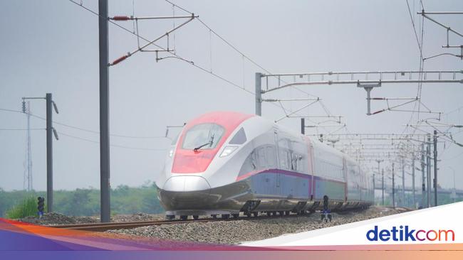 Bahaya Besar Main Layangan Dekat Jalur Kereta Cepat Jakarta-Bandung