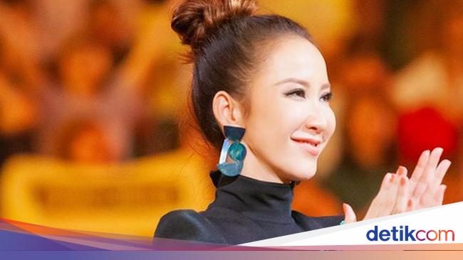 Proses Pemakaman Coco Lee Dimulai Hari Ini