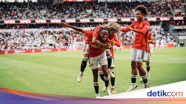 Mount Main, MU Kalahkan Leeds 2-0 di Laga Pramusim