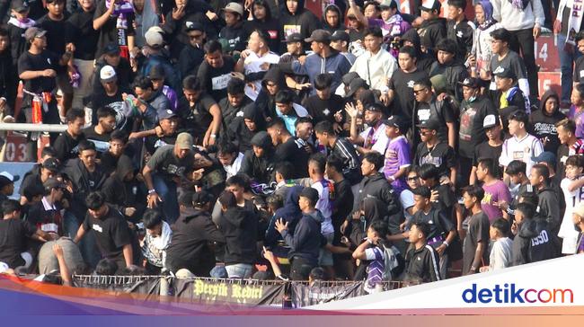 5 Kericuhan Sepakbola Indonesia di 2025, Terbaru Arema FC Vs Persik
