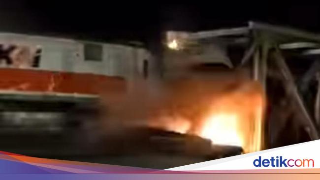 Pelajaran dari Kereta Tabrak Truk dan Meledak, Ubah Kebiasaan di Perlintasan!