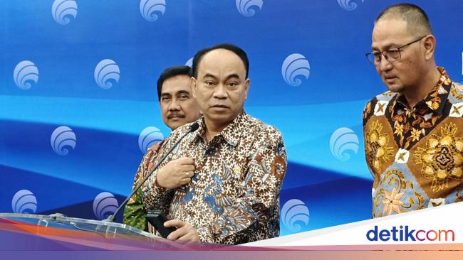 Menkominfo Sering Dapat SMS dan WA Judi Online Pakai Foto Cewek