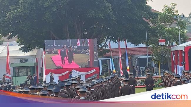 Jokowi Pimpin Upacara Hari Bhakti Adhyaksa ke-63