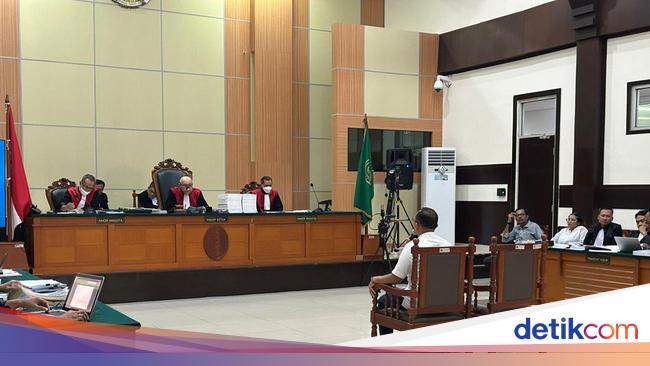 Haris Azhar Ngotot Minta Bukti Digital Dibuka, Jaksa Bilang Ada Prosedur