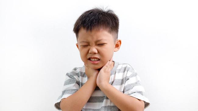 10 Cara Mengobati Radang Amandel pada Anak di Rumah