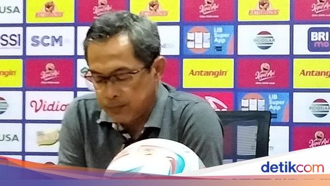 Aji Santoso Didepak Persebaya Usai Hanya Raih Satu Kemenangan