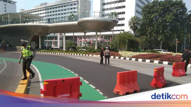 Arus Lalin di Bundaran HI Ditutup Imbas Buruh Blokade Jalan MH Thamrin