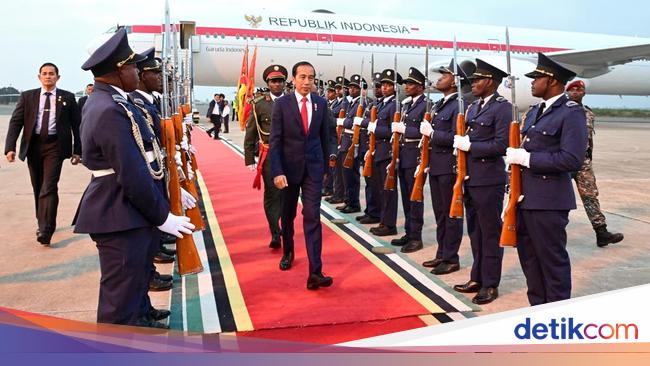 Jokowi Tiba di Mozambik, Disambut Meriah Diaspora Indonesia