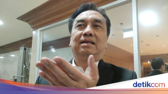 Ini Pertemuan dengan Jokowi yang Bikin Effendi Simbolon Dipecat PDIP