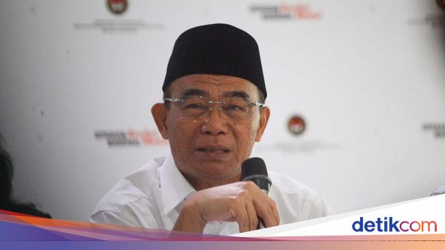 Buka-bukaan Muhadjir Effendy Wacanakan Haji Seumur Hidup Sekali