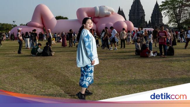 Kunjungi Patung KAWS, Puan Bangga Candi Prambanan Disorot Dunia