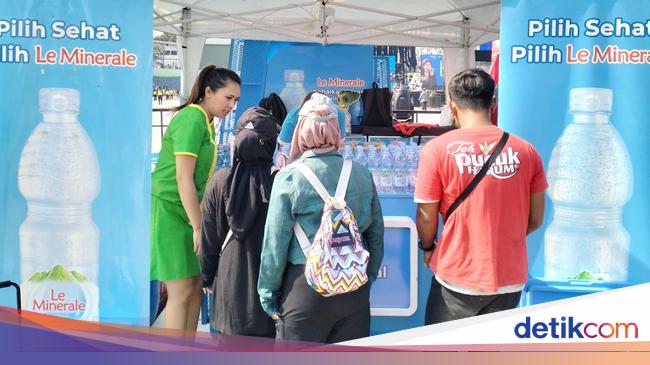 Antusias Pengunjung Nikmati Booth Le Minerale di West Java Festival