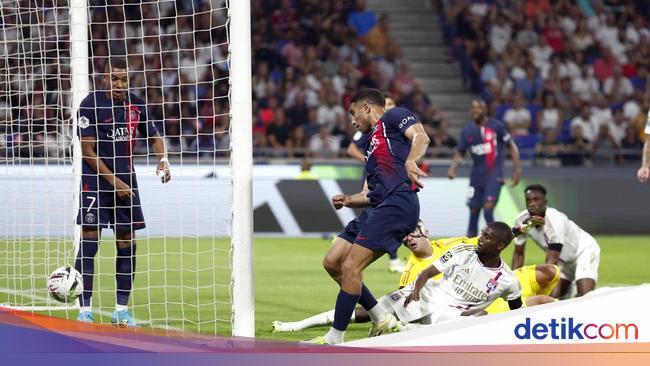 Mbappe 2 Gol, Les Parisiens Hajar Les Gones 4-1