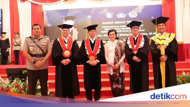 Anggota Kompolnas Albertus Wahyurudhanto Dikukuhkan Jadi Guru Besar STIK