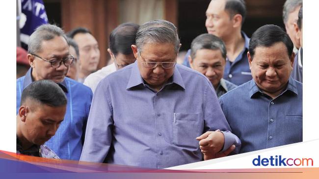 Momen Prabowo Gandeng SBY Saat Bertemu di Hambalang