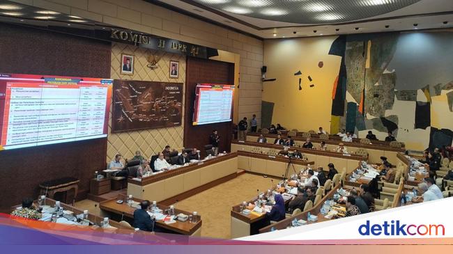 Komisi II DPR Minta KPU Tak Terapkan Hitung Suara 2 Panel di Pemilu 2024