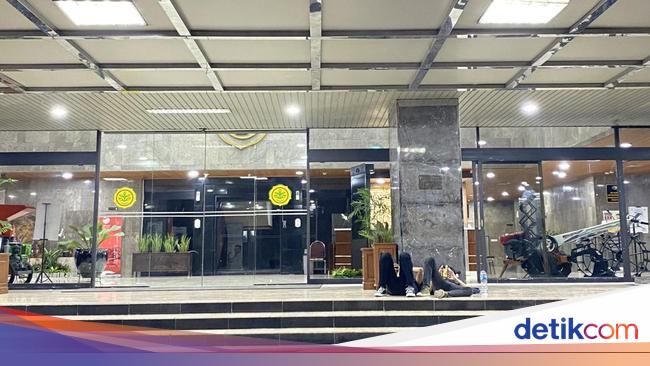 KPK Hampir 12 Jam Masih Geledah Gedung Kementan, Begini Suasananya