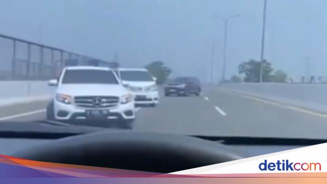 Akhirnya! Rombongan Mobil Mewah Lawan Arah di Tol Desari Datangi Polisi