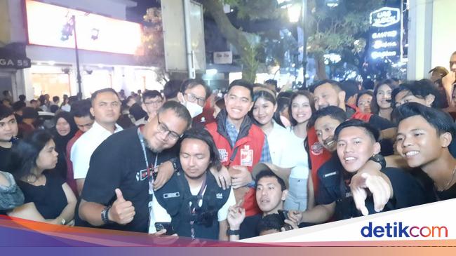 Kaesang Blusukan ke Braga Bandung Malam-malam, Ditemani Erina Gudono