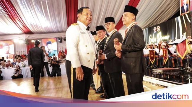 Prabowo Anugerahkan Dharma Pertahanan Utama ke Dasco, Yandri, hingga Arsul