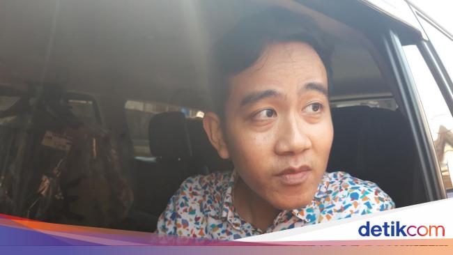 Paspampres Diviralkan Minta Warga Copot Kaus Aria Bima PDIP, Gibran: Hoax