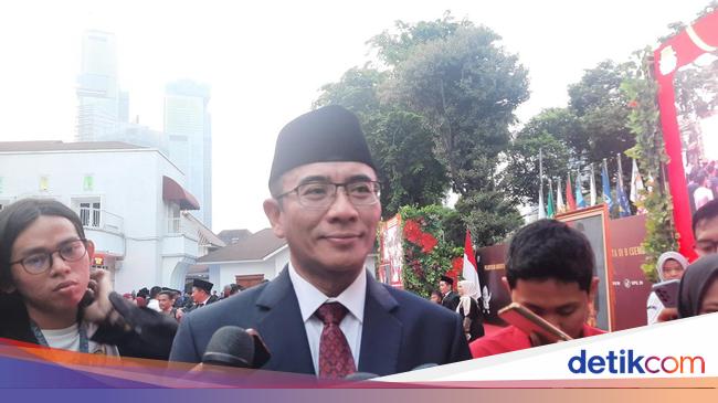 KPU Bantah Beri Earphone-Contekan ke Gibran saat Debat Cawapres