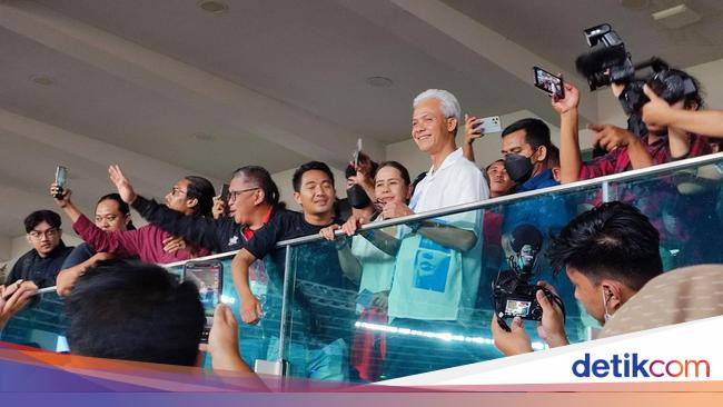 Nonton Final Liga Kampung Soekarno Cup di GBK, Ganjar Diteriaki 'Presiden'