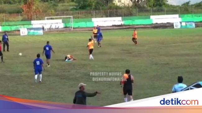 Bupati Halmahera Selatan Usman Sidik Meninggal Saat Main Bola