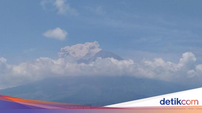 Gunung Semeru Keluarkan Awan Panas Sejauh 1.000 Meter, Status Siaga