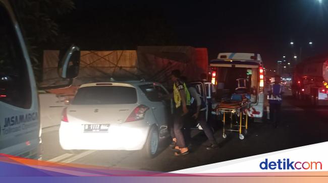 3 Fakta Wanita Terjepit Usai Mobil Tabrak Pantat Truk di Bintaro