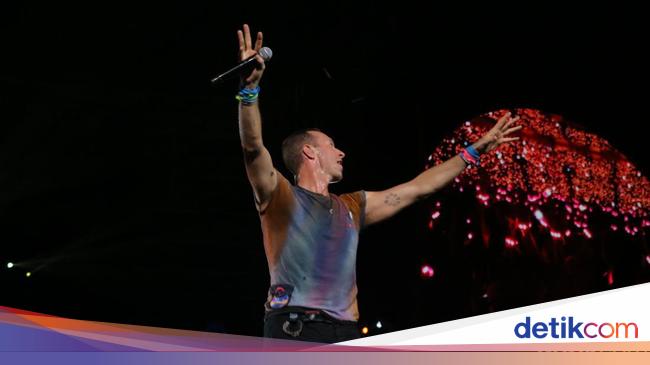 Emang Boleh Secinta Itu Coldplay Sama Indonesia: Sumbang Kapal-Pamer Monas