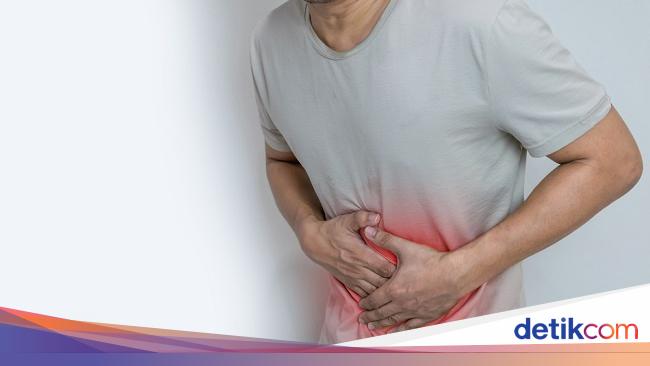 Gegara Makan Daging Mentah,Tubuh Turis Ini Kemasukan Cacing Pita